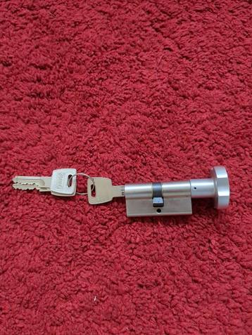 knopcilinder set beschikbaar voor biedingen