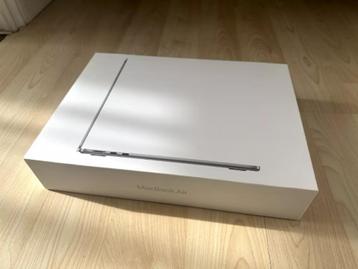 GESEALD Apple MacBook Air 2022 M2 8-core, 8GB, 256GB Zilver beschikbaar voor biedingen
