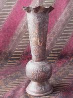 Mooi antiek bewerkt koper vaasje uit India 21,8 cm., Antiek en Kunst, Ophalen of Verzenden