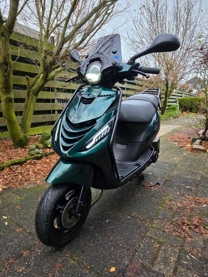 Piaggip Zip BROM 700km! full option! (Scooter geel kenteken), Fietsen en Brommers, Scooters | Vespa, Zo goed als nieuw, Overige modellen