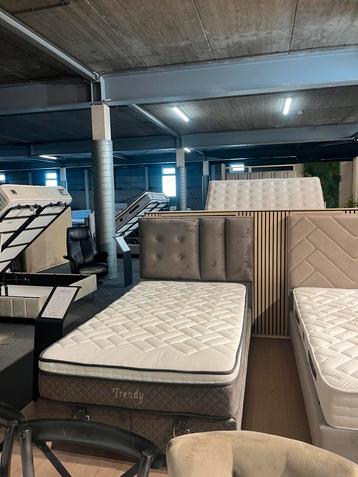 Luxe Trendy boxmet Opbergruimte - Goedkoopste van de Benelux beschikbaar voor biedingen