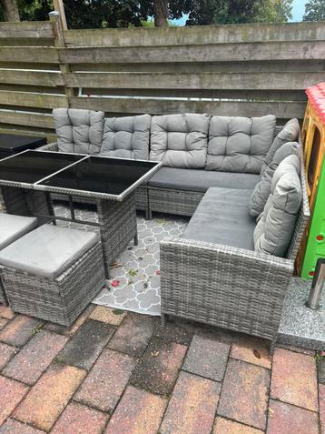 Loungeset hoge tafel 2 krukken beschikbaar voor biedingen