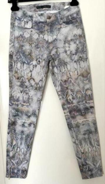 Zara jeans maat S beschikbaar voor biedingen