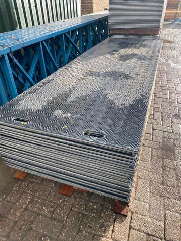 Rijplaten beschikbaar voor biedingen