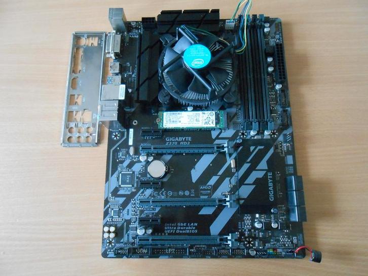 Moederbord met processor en koeler 8ste generatie, Computers en Software, Moederborden, Zo goed als nieuw, Intel, DDR4, Ophalen