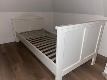 Lifetime bed (wit) met mooie details, zgan! beschikbaar voor biedingen
