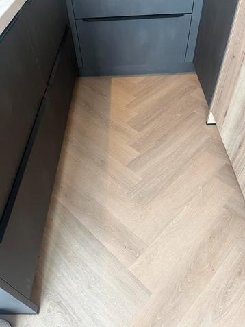 Te koop ruim 10 mtr2 nieuwe pvc vloerdelen beschikbaar voor biedingen