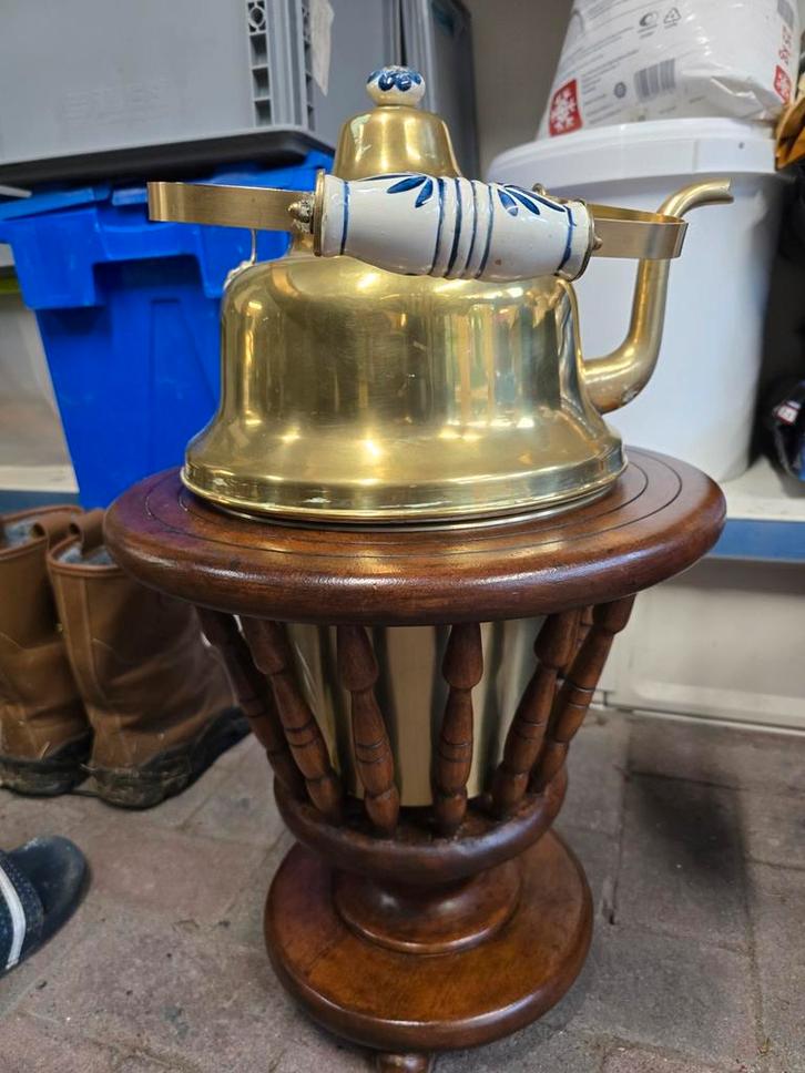 Oude theeketel op houten onderstel, Huis en Inrichting, Keuken | Keukenbenodigdheden, Gebruikt, Ophalen of Verzenden