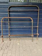 Roestig beddenframe Voor-en achterkant Zwaar IJzeren Bed, Antiek en Kunst, Antiek | Meubels | Bedden, Ophalen