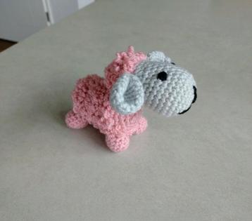 Knuffel schaap roze beschikbaar voor biedingen