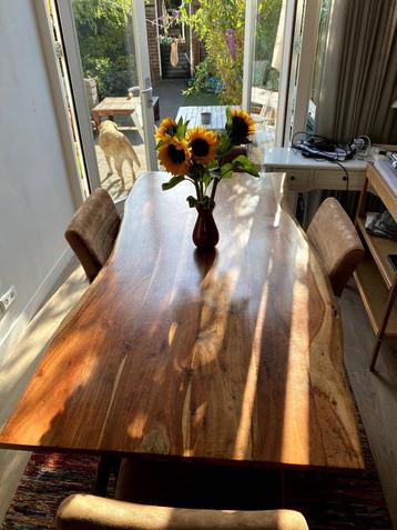 Boomstam eettafel acaciahout – 180x90 cm – in zeer goede sta beschikbaar voor biedingen