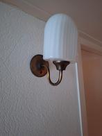 Melkglas met messing antiek wandlamp, Ophalen of Verzenden