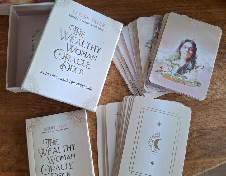 Twee Engelse orakelkaarten decks Money & Abundance ZGAN, Boeken, Esoterie en Spiritualiteit, Zo goed als nieuw, Overige typen
