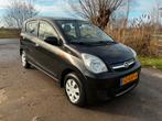 Daihatsu Cuore 1.0 Airco/C.V./All Season/01-2027 APK !, Auto's, Daihatsu, Voorwielaandrijving, Stof, 600 kg, Zwart