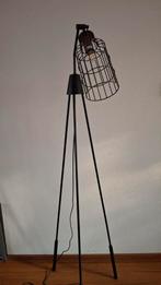 Vloerlamp driepoot industrieel, Huis en Inrichting, Lampen | Vloerlampen, Ophalen, Zo goed als nieuw, Metaal, 150 tot 200 cm