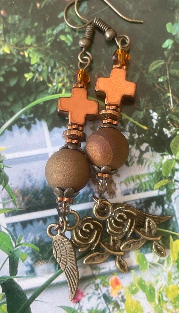 Druzy Agaath met kruis en roos, Sieraden, Tassen en Uiterlijk, Oorbellen, Nieuw, Hangers, Overige materialen, Bruin, Ophalen of Verzenden