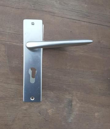 Deurkruk c met Rechthoekig Schild Met Cilindergat beschikbaar voor biedingen
