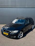 BMW 318i High Executive Facelift / Automaat / Pano / Leer, Auto's, BMW, Zwart, 1435 kg, Zwart, USB