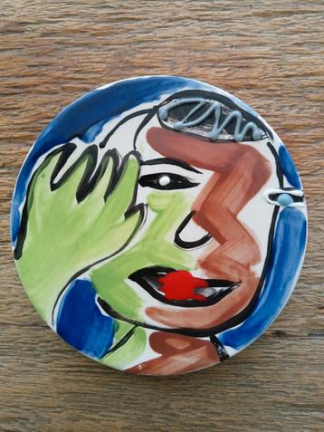 Keramisch Bord - Ziggy M. 'Saluerend Hoofd' - 1997 beschikbaar voor biedingen