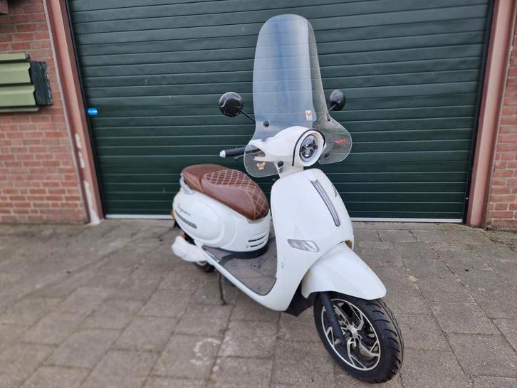 Te koop compleet of onderdelen DJJD elegance , defecte accu, Fietsen en Brommers, Brommeronderdelen | Scooters, Gebruikt, Overige merken