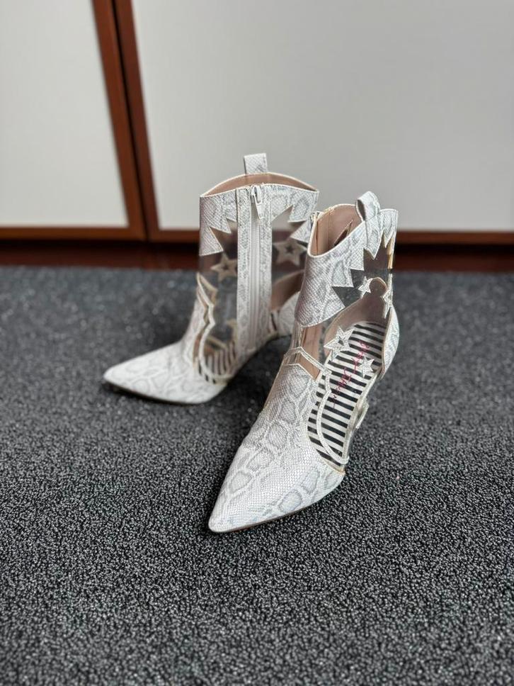 Leuke transparant laarzen met wit en zilver maat 36, Kleding | Dames, Schoenen, Zo goed als nieuw, Lage of Enkellaarzen, Wit, Ophalen of Verzenden