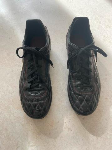 leren Nike voetbalschoenen met noppen  37,5 beschikbaar voor biedingen