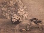 Litho Stilleven met Parelketting onduidelijk Gesigneerd, Ophalen of Verzenden