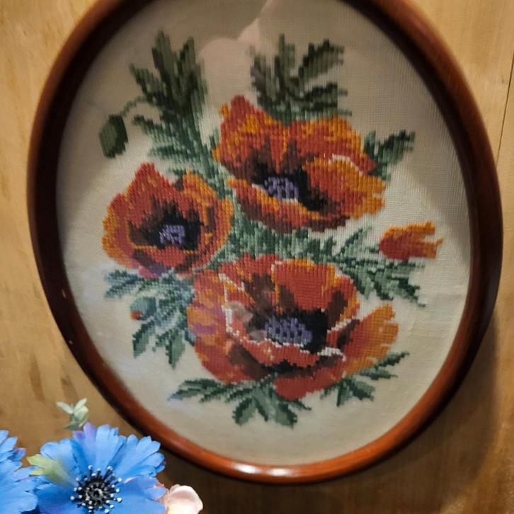 Ovaal borduurwerk schilderijtje met bloemen, Huis en Inrichting, Woonaccessoires | Wanddecoraties, Gebruikt, Ophalen of Verzenden