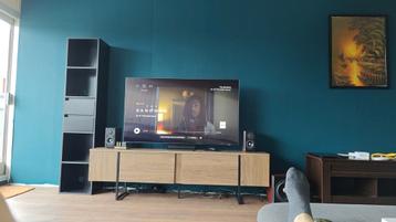 Tv meubel met zwart metaal beschikbaar voor biedingen