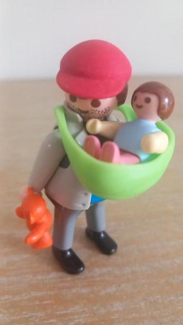 Playmobil papa met draagzak, baby, knuffel beschikbaar voor biedingen
