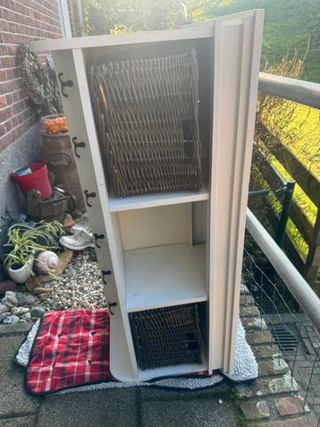 IKEA Wandkapstok met Planken en Haken beschikbaar voor biedingen
