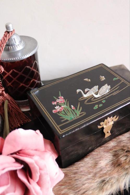 Sieradenkistje met zwanen, bloemen en vlinders, Antiek en Kunst, Curiosa en Brocante, Ophalen of Verzenden