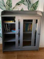 Ikea vitrinekast met schuifdeuren, grijs, Ophalen, Zo goed als nieuw, 25 tot 50 cm, 100 tot 150 cm