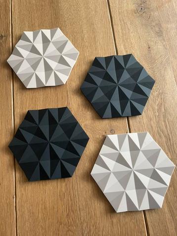 Zone Denmark Trivet Facet, zwart, zandkleur, silicone beschikbaar voor biedingen