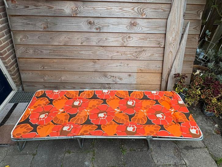 Vintage retro ligbed oranje bruin, Tuin en Terras, Ligbedden, Gebruikt, Ophalen