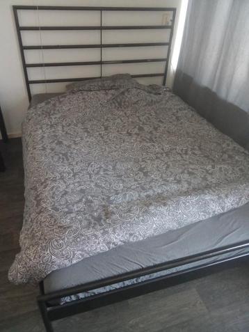 IJzeren bed zwart