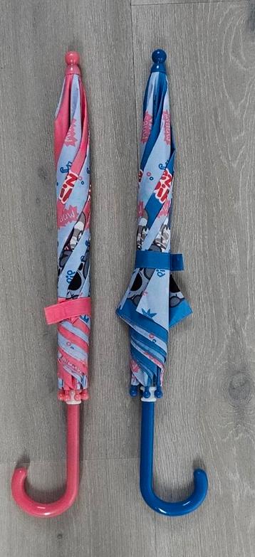 Woezel en Pip Paraplu's rood en blauw per stuk €.5,-- beschikbaar voor biedingen
