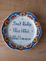 Fries aardewerk spreukbordje, Ophalen