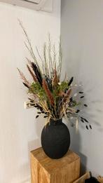 Zwarte vaas met kunstboeket, Huis en Inrichting, Woonaccessoires | Kunstplanten en Kunstbloemen, Ophalen, Zo goed als nieuw