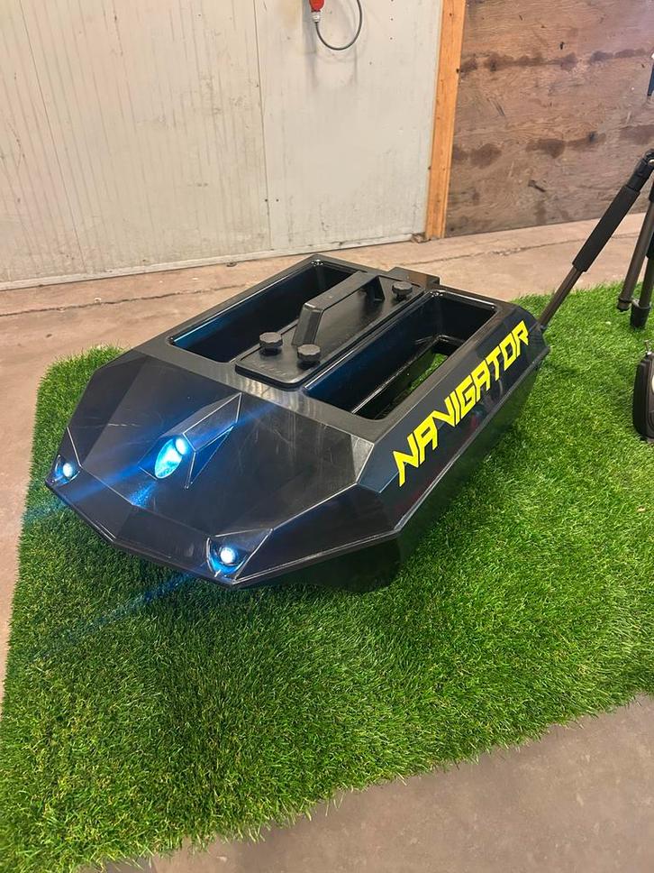 Navigator Voerboot met Lowrance Hook 4x en Graupner MZ12, Watersport en Boten, Hengelsport | Karpervissen, Gebruikt, Complete set