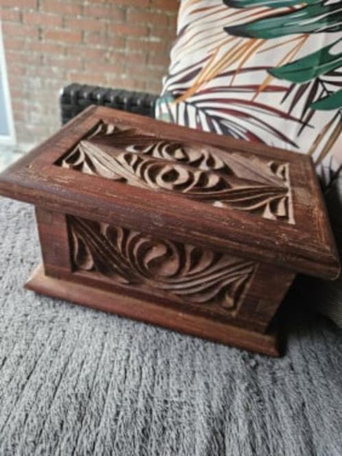 Prachtig antiek houten kistje met mooi houtsnijwerk...., Antiek en Kunst, Kunst | Beelden en Houtsnijwerken, Ophalen of Verzenden