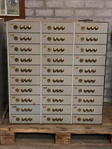 Bankkluis ijzerkasten set van 4 vintage industriaal beschikbaar voor biedingen