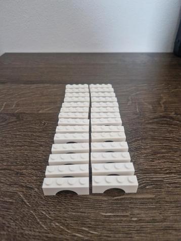 LEGO boog 1x4 (3659) – 28 stuks beschikbaar voor biedingen