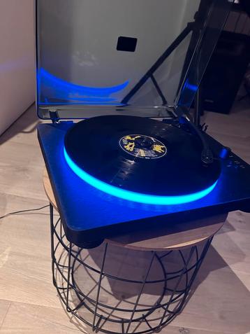 Lenco Platenspeler met LED & USB beschikbaar voor biedingen