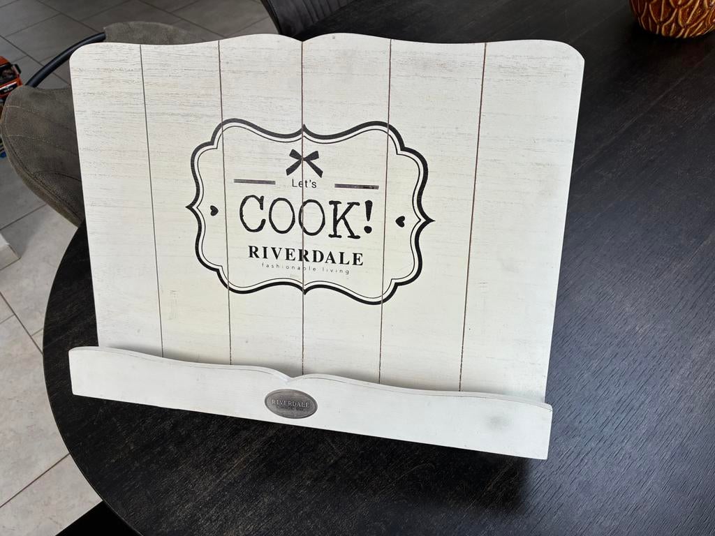 Riverdale Kookboek Standaard, Huis en Inrichting, Keuken | Keukenbenodigdheden, Ophalen, Zo goed als nieuw