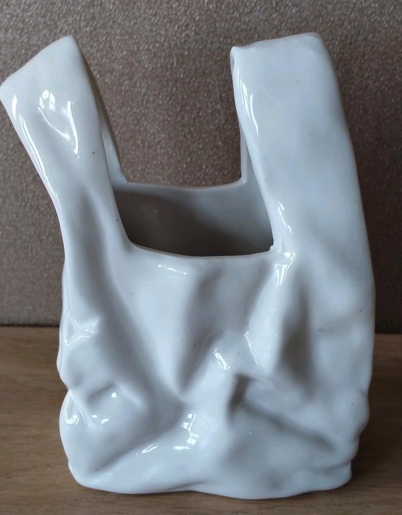 VAASJE IN VORM VAN PLASTIC TAS ook leuk voor PENNEN*KWASTEN, Huis en Inrichting, Woonaccessoires | Vazen, Overige kleuren, Verzenden