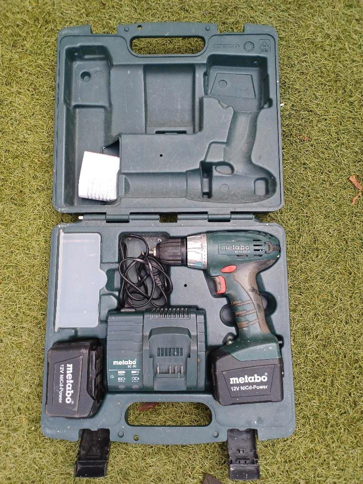 metabo bs12 nicd , accuboormachine set , 12 volt , in koffer, Doe-het-zelf en Verbouw, Gereedschap | Boormachines, Gebruikt, Boor- en Schroefmachine