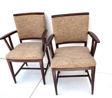 Stoelen beschikbaar voor biedingen