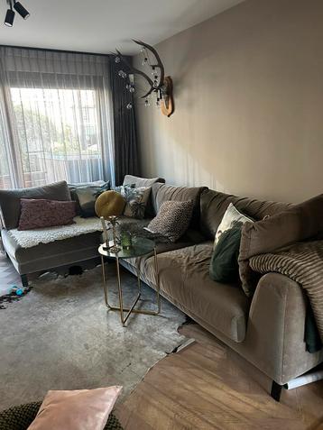 Toffe moderne hoekbank met Chaise Lounge / zo goed als nieuw beschikbaar voor biedingen