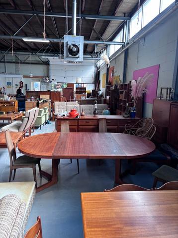 Vintage eettafel rond ovaal deens teak uitschuifbaar beschikbaar voor biedingen